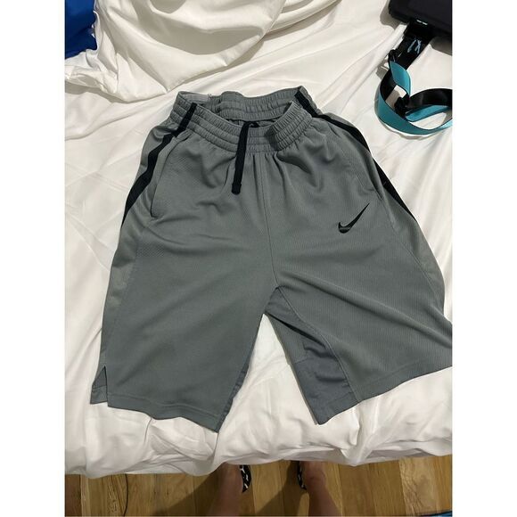 Nike boys athletic shorts size XL - Picture 1 of 2